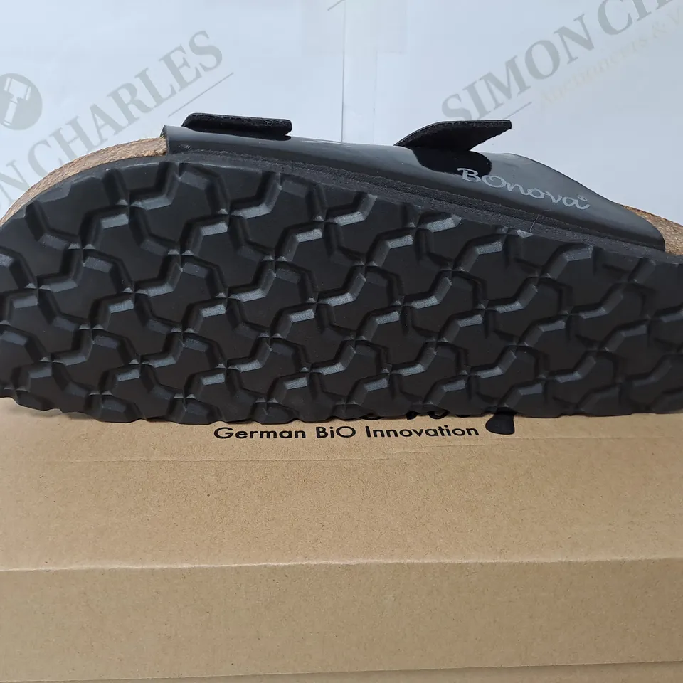 BONOVA OPEN TOE BLACK SANDAL SIZE 7