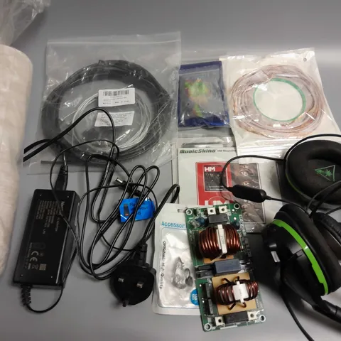 LOT OF ASSORTED HOUSEHOLD BITS AND BODS TO INCLUDE SHAPED DICE, BICYCLE BRAKE CABLES AND NETBIT AC ADAPTER