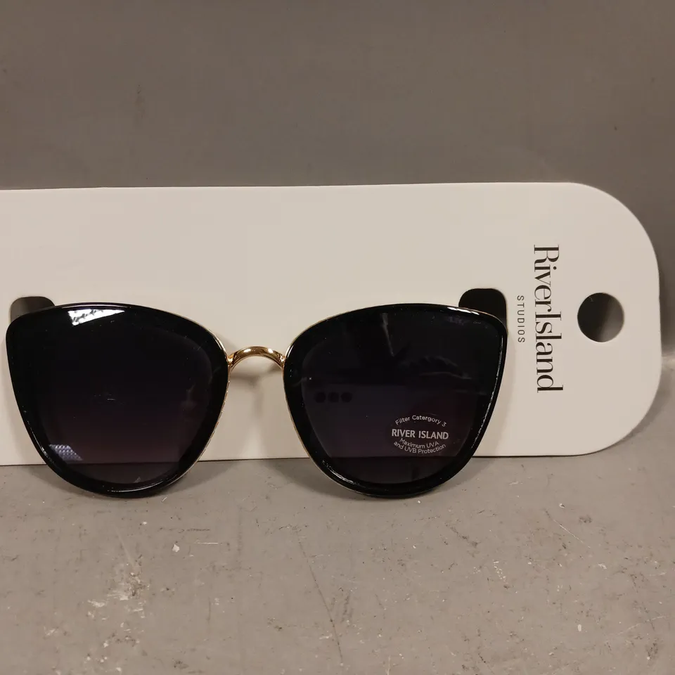 RIVER ISLAND CAT EYE SUNGLASS IN BLACK & GOLD
