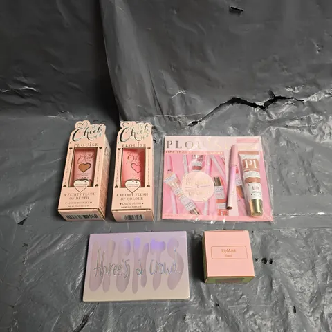 LOT OF 5 ASSORTED COSMETIC PRODUCTS TO INCLUDE - PLOUISE THE CHEEK OF IT LIQUID BLUSH IN SUNNY SYRUP - PIXI LIP MASK IN SUCRE - MADE BY MITCHELL POWDER HIGHLIGHTER - ETC