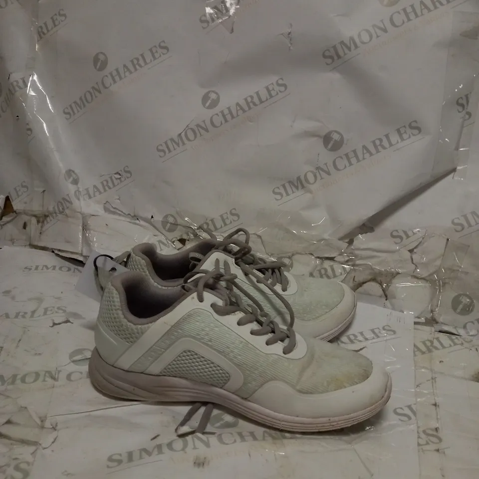 VIONIC AGILE JOJO TRAINERS SIZE 5 WHITE 