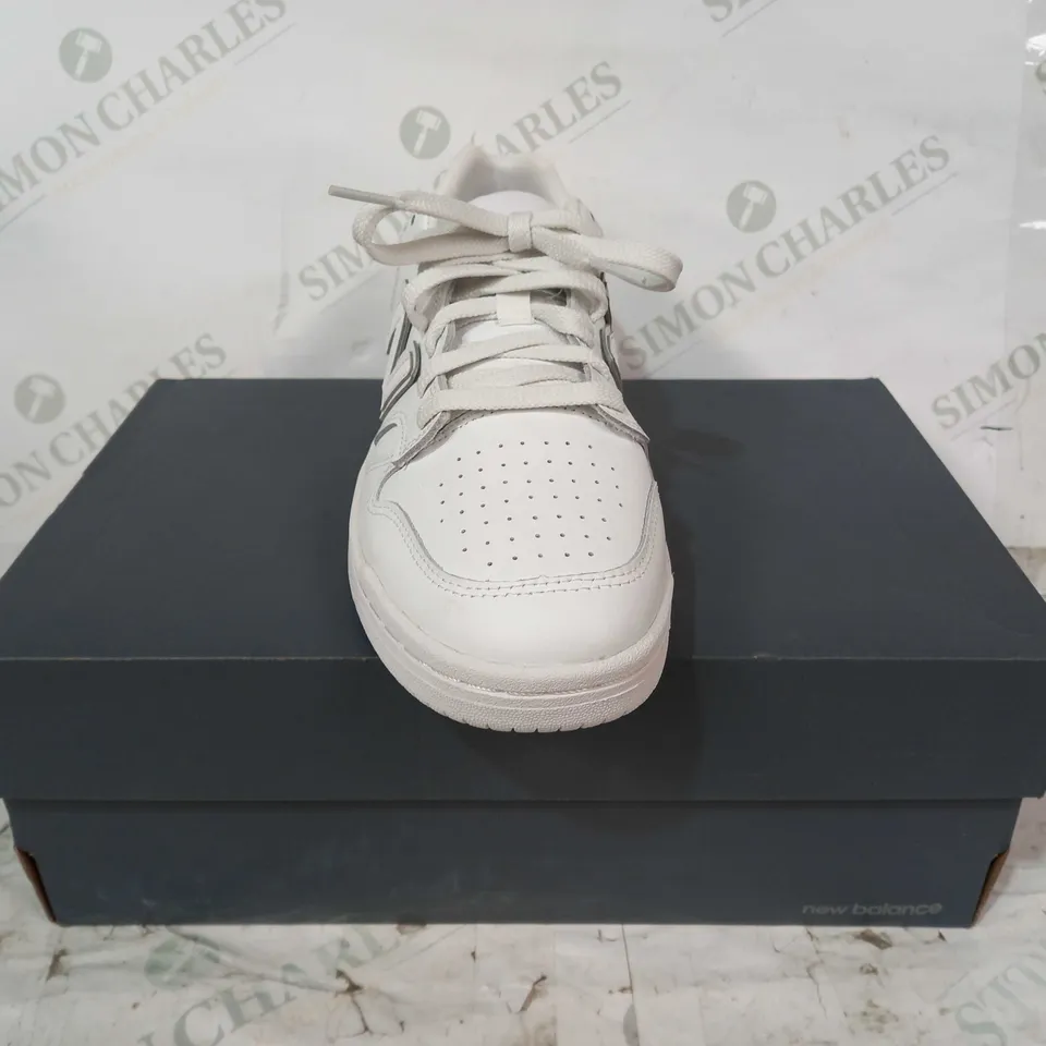 BOXED PAIR OF NEW BALANCE TRAINERS IN WHITE UK SIZE 7.5