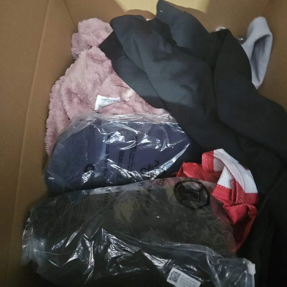 APPROXIMATELY 25 ASSORTED CLOTHING AND FASHION PRODUCTS IN VARIOUS STYLES AND SIZES - COLLECTION ONLY