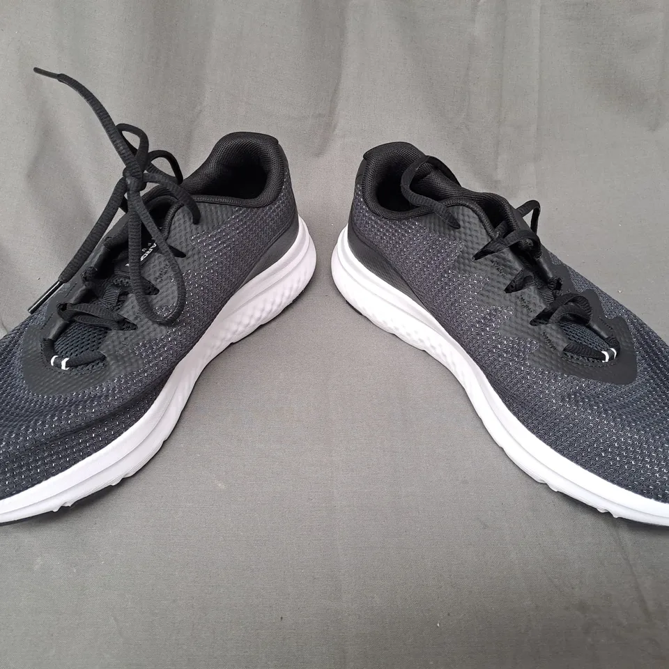 PAIR OF UNDER ARMOUR CHARGED IMPULSE SHOES IN BLACK UK SIZE 8.5