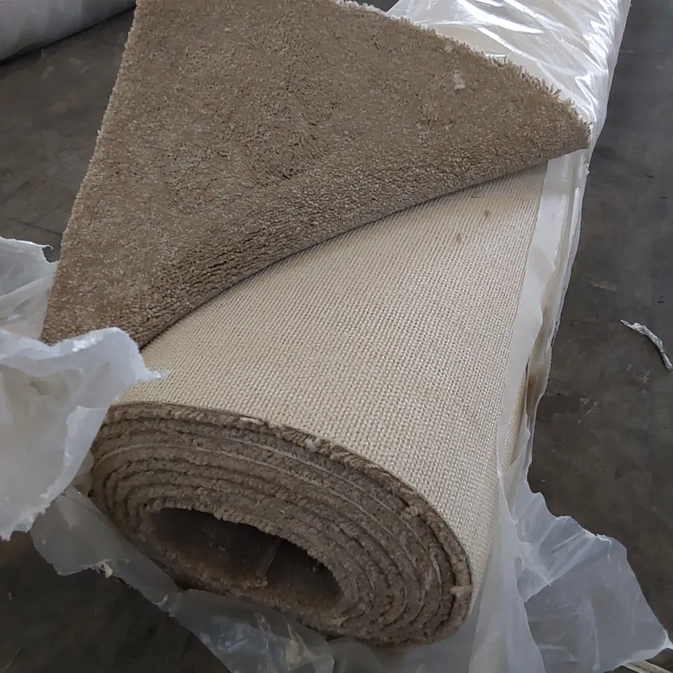 ROLL OF QUALITY EC HEARTLAND KEMPSEY CARPET // SIZE: APPROXIMATELY 4 X 5.15m