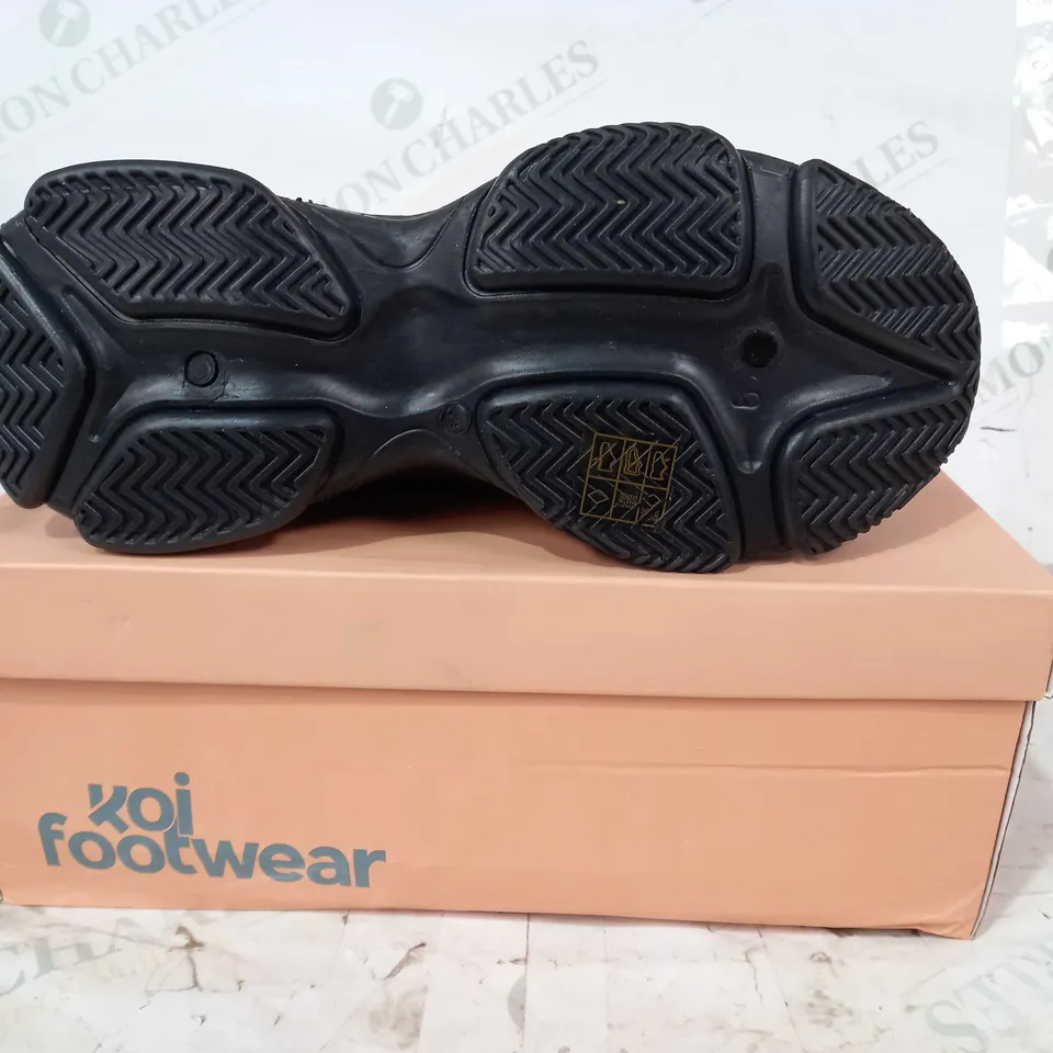 BOXED PAIR OF KOI FOOTWEAR CHUNKY TRAINERS IN BLACK EU SIZE 39