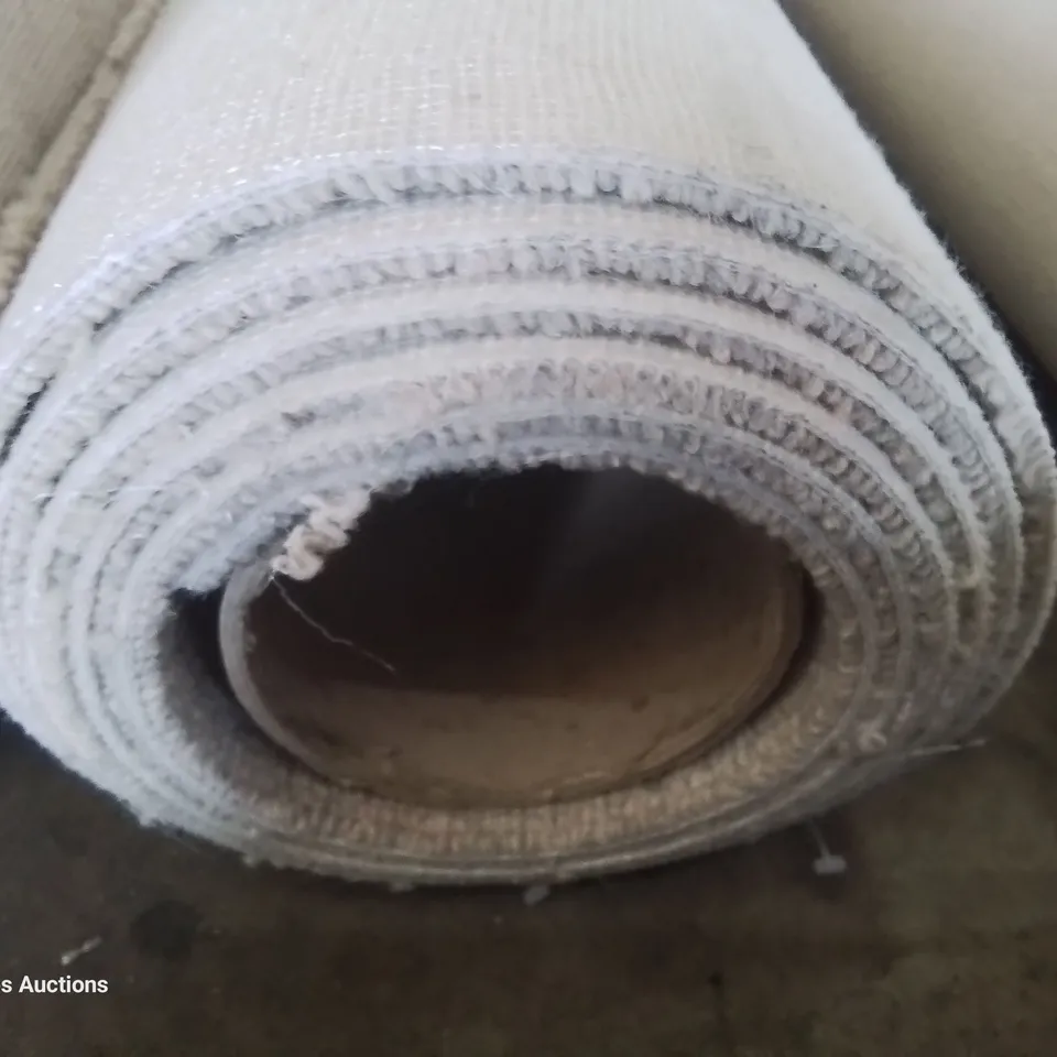 ROLL OF QUALITY HEATHFOTE PEARL ASH CARPET APPROXIMATELY 5M × 3.13M