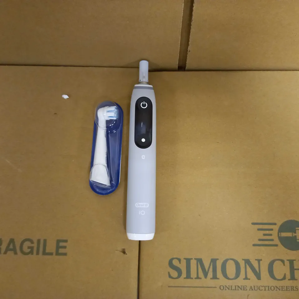 ORAL-B IO6 ELECTRIC TOOTHBRUSH