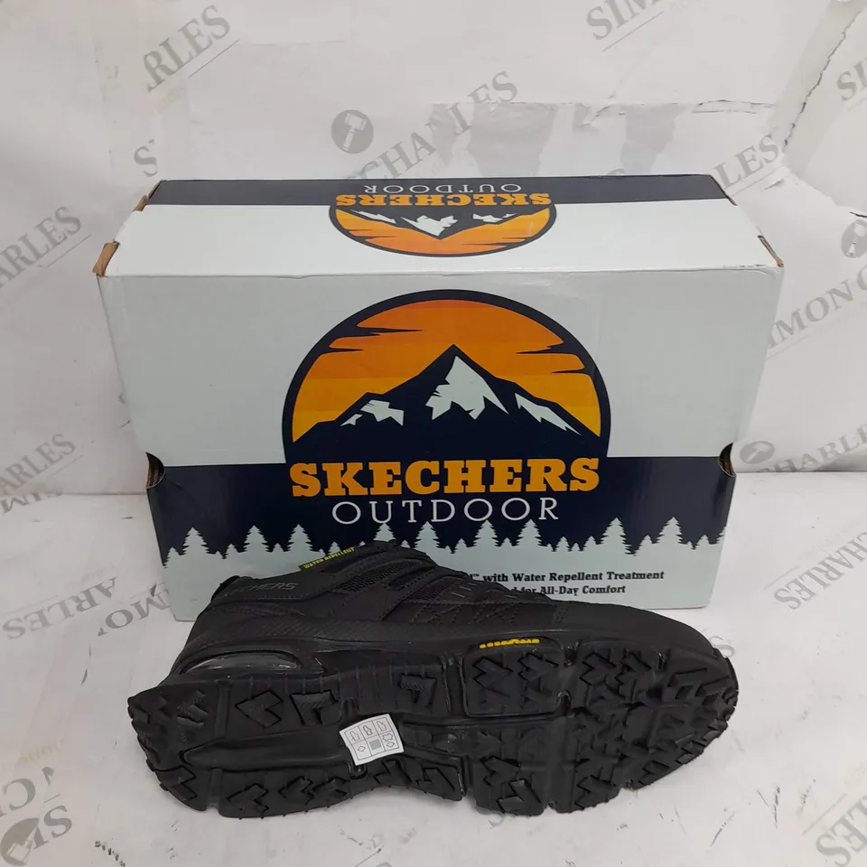 BOXED SKECHERS MEN'S SKECH-AIR ENVOY TRAINERS, BLACK - SIZE 7