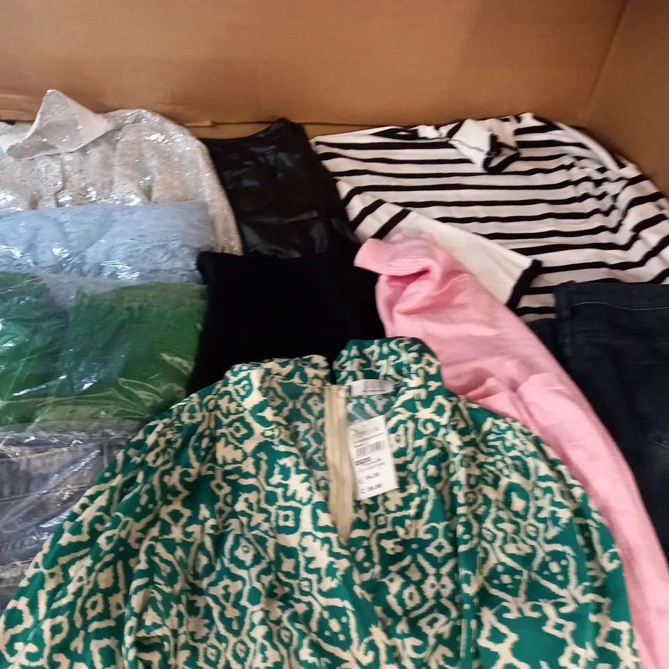 LARGE QUANTITY OF ASSORTED CLOTHING ITEMS TO INCLUDE QUIZ AND SHEIN