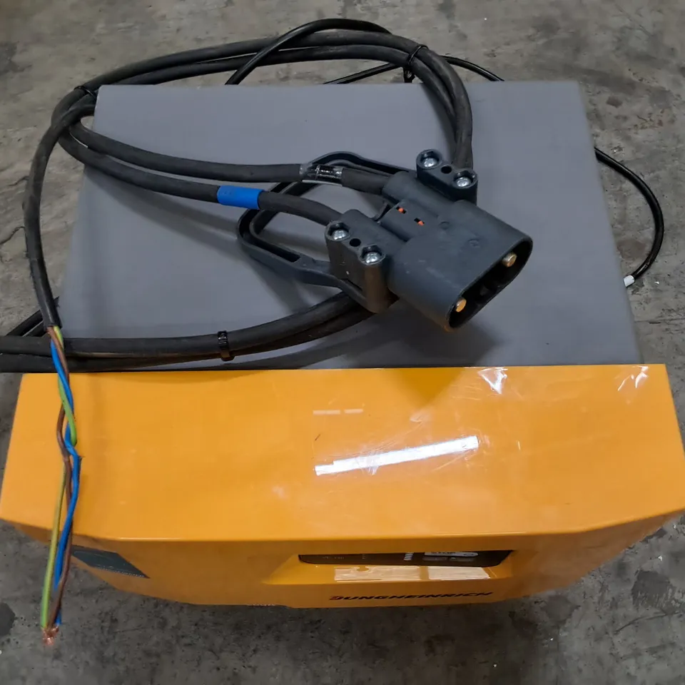 JUNGHEINRICH SLH 300 24V 100A FORKLIFT CHARGER