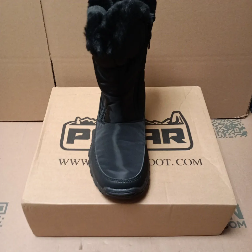 BOXED PAIR OF POLAR WOMENS MEMORY FOAM BOOTS IN BLACK - UK 5