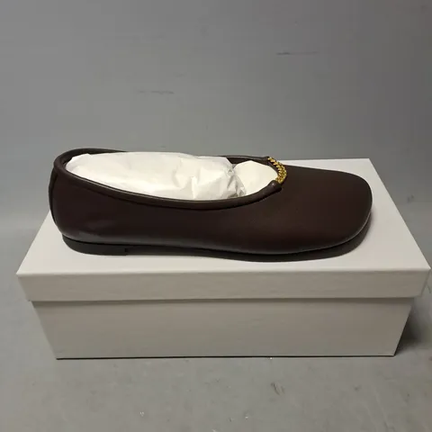 BOXED PAIR OF STELLA MCARTNEY RYDER LEO FLATS IN CHOCOLATE BROWN SIZE 6