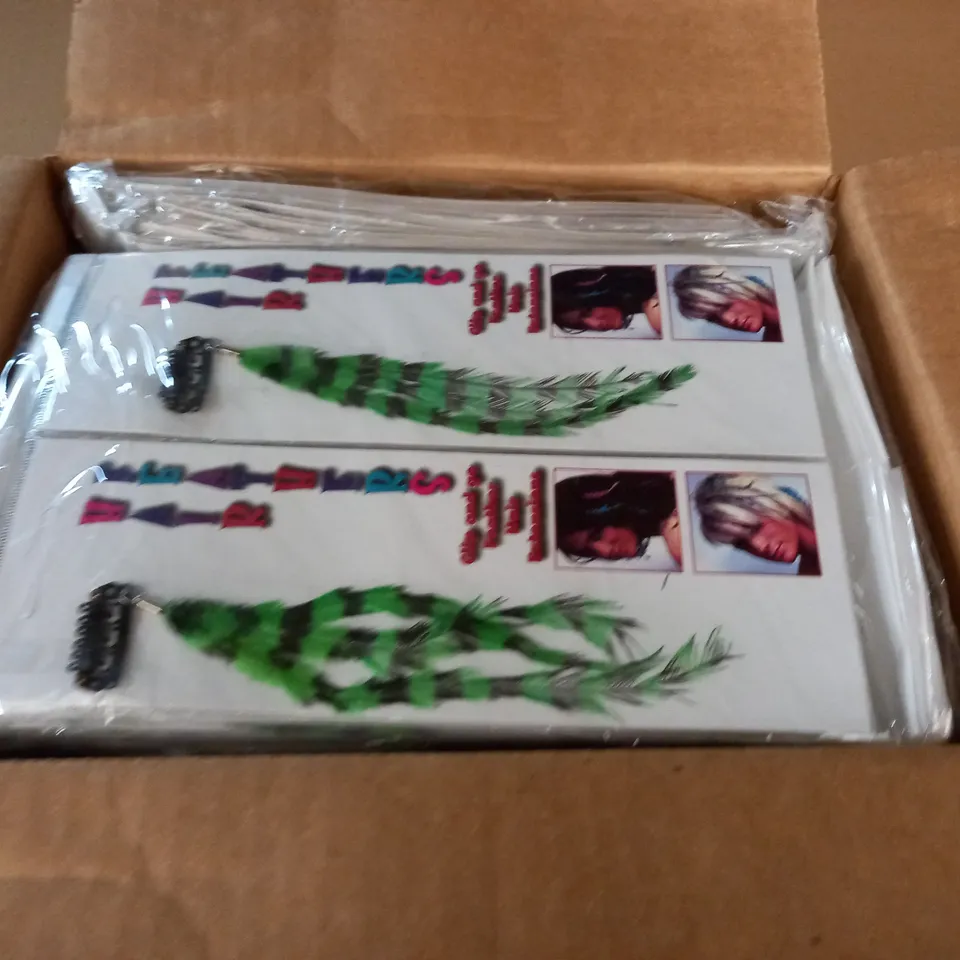 LOT OF APPROXIMATELY 288 CLIP AND GO FEATHER HAIR EXTENSIONS - GREEN
