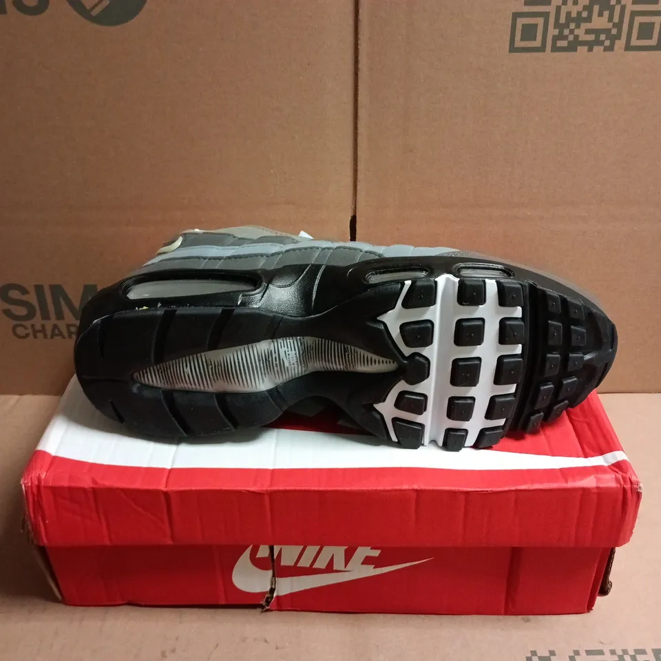 BOXED PAIR OF NIKE AIR MAX 95 TRAINERS - 9