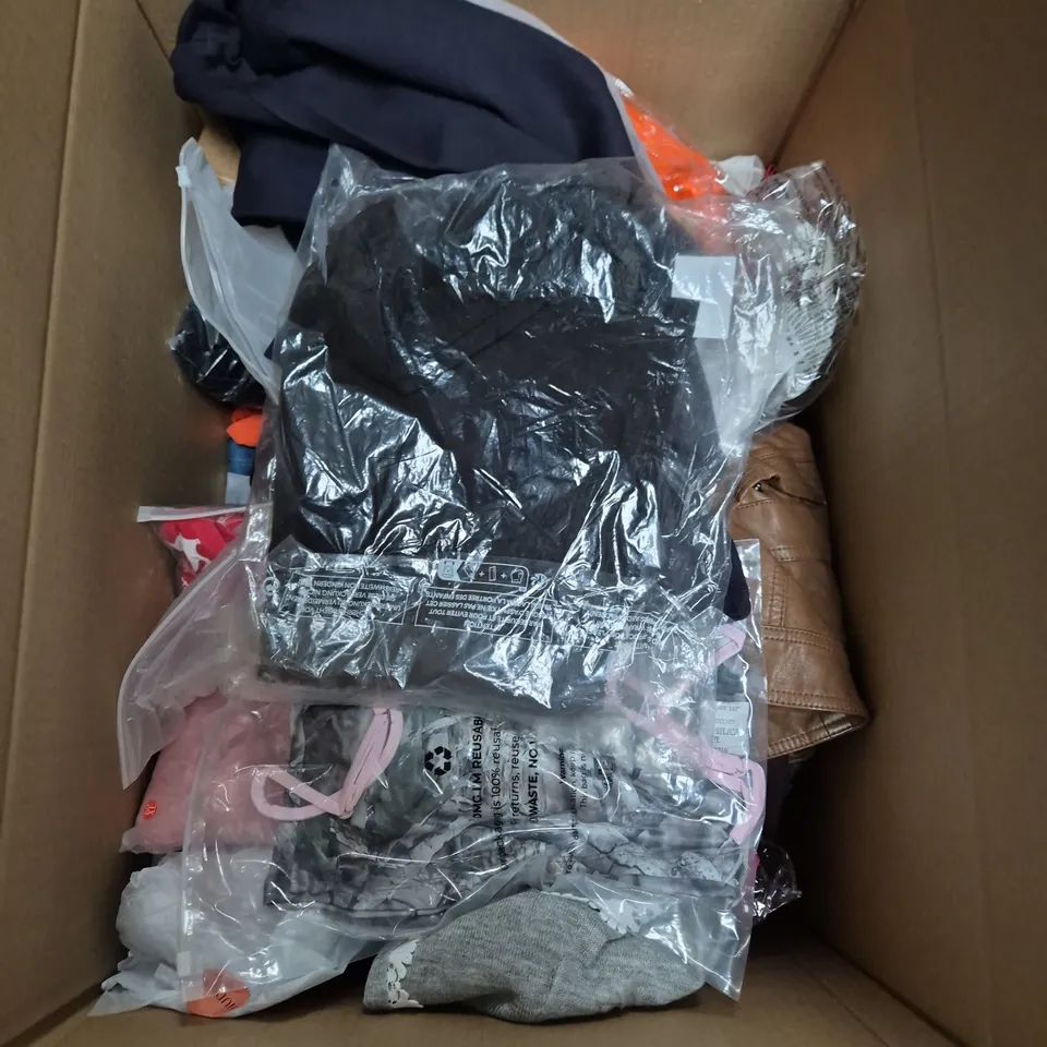 APPROXIMATELY 25 ASSORTED CLOTHING AND FASHION PRODUCTS IN VARIOUS STYLES AND SIZES - COLLECTION ONLY