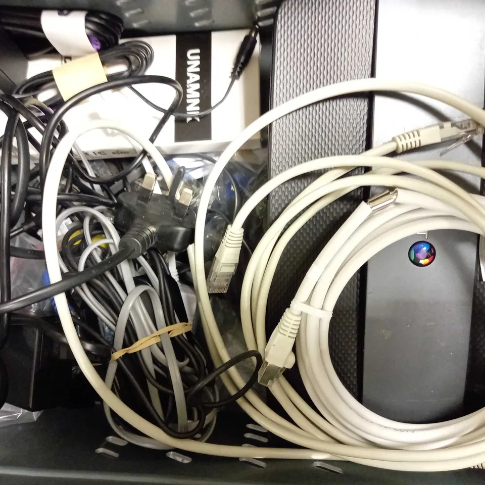 LOT OF APPROXIMATELY 10 ASSORTED ELECTRICAL ITEMS, TO INCLUDE AMAZON FIRE STICK, DVD DRIVE, GOOGLE CHROMECAST, ETC