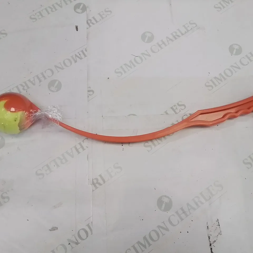 LOT CONTAINING LARGE AMOUNT OF BRAND NEW DOG TOY THROWING AIDS