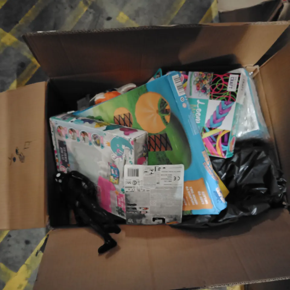 BOX OF ASSORTED KIDS TOYS AND PRODUCTS TO INCLUDE; INFLATABLE PALM TREE,HOT WHEELS CAR,DIY SOAP MAKING KIT,FIGURE
