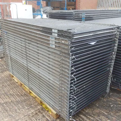 PALLET CONTAINING A VERY LARGE QUANTITY OF SOLAR PANELS