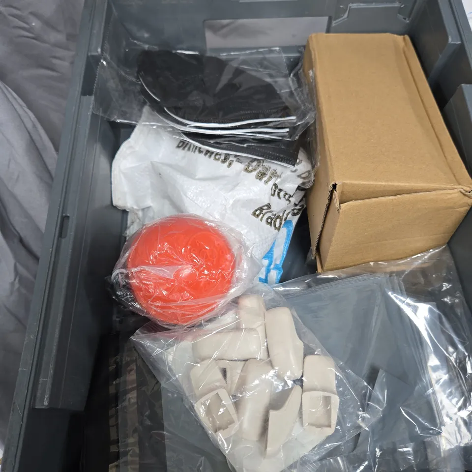 APPROXIMATELY 15 ASSORTED HOUSEHOLD ITEMS TO INCLUDE SMALL GREY MAILING BAGS, AUTOMATIC WATER DISPENSER AND HEARING AID CLEANING WIPES