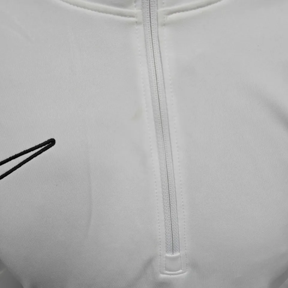 NIKE 1/4 ZIP TOP IN BLACK/WHITE SIZE M
