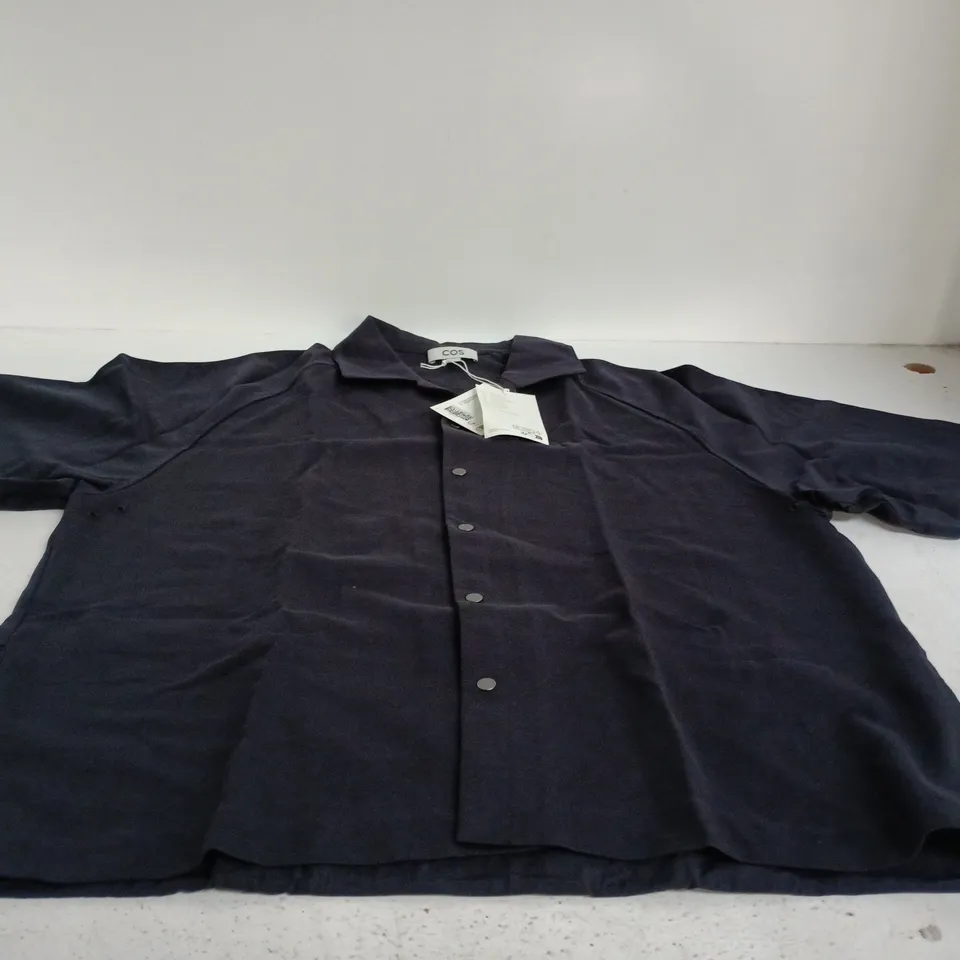 COS DARK NAVY SHIRT – UK LARGE (EU L), SHORT-SLEEVE BUTTON-FRONT