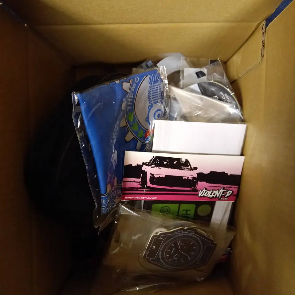 BOX OF APPROXIMATELY 15 ASSORTED VEHICULAR PARTS AND ACCESSORIES TO INCLUDE BLIND SPOT MIRROR, OIL FILTER, SHIMANO BICYCLE CHAIN ETC 