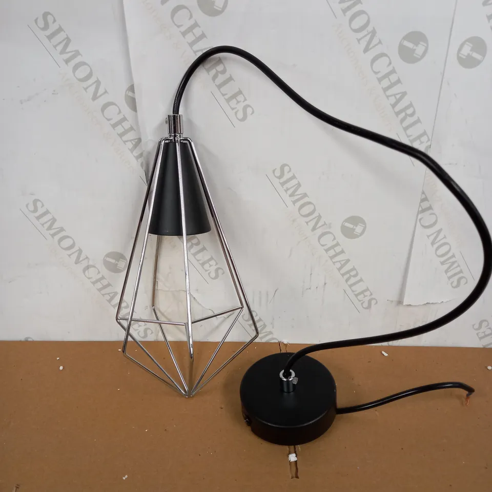 DIAMOND TABLE LAMP