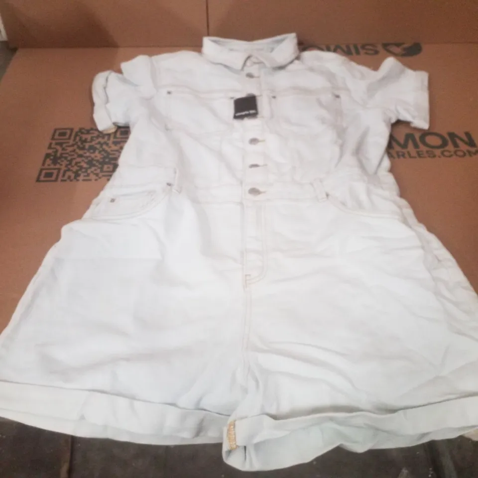 BOX CONTAINING APPROXIMATELY 9 BRAND NEW SIMPLY BE BLEACH WASH DENIM PLAYSUITS - SIZE 18