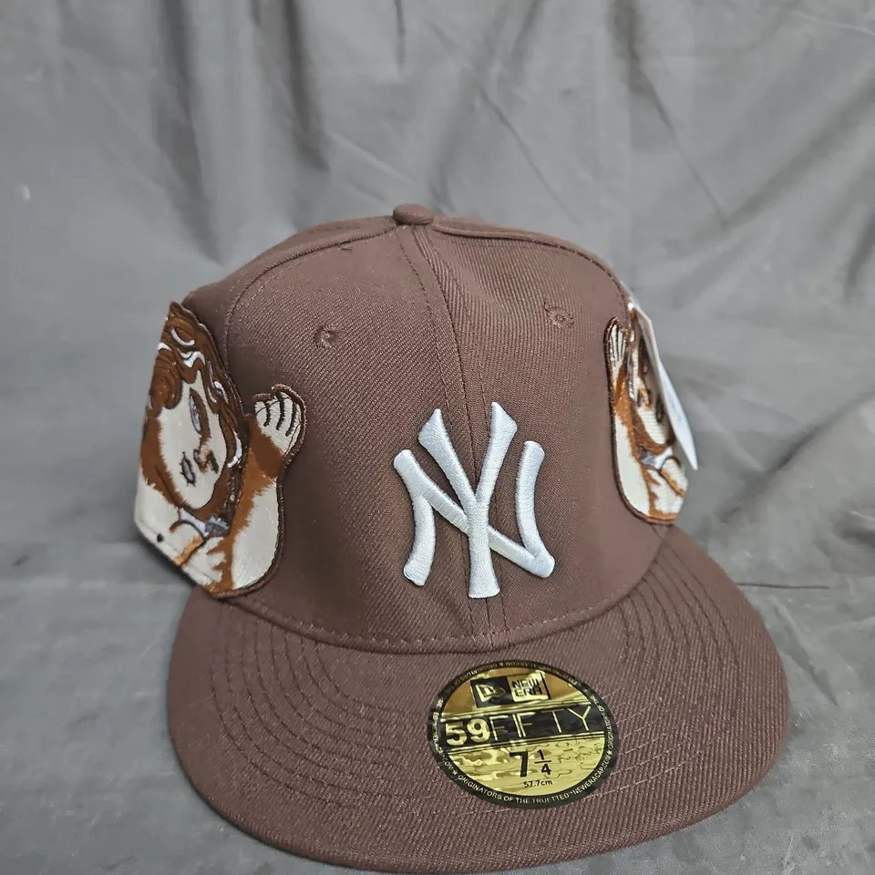 NEW ERA COOPERSTOWN COLLECTION YANKEES CAP – 59FIFTY, BROWN WITH NY LOGO (7 1/4)