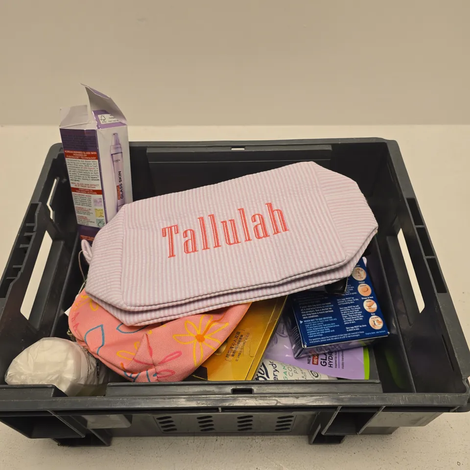 TOTE OF APPROXIMATELY 10 ASSORTED BEAUTY PRODUCTS INCLUDING TALLULAH MAKEUP BAG, KLORANE POUCH AND BEDTIME BLISS SLEEP MASK