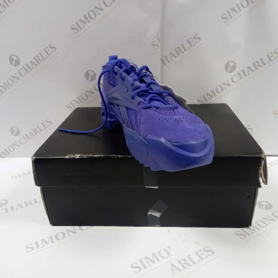 BOXED PAIR OF REEBOK CLUB C CARDO V2 GX9659 TRAINERS UK SIZE 8 