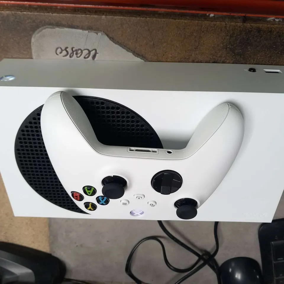 BOXED XBOX SERIES S GAMES CONSOLE WITH CONTROLLER