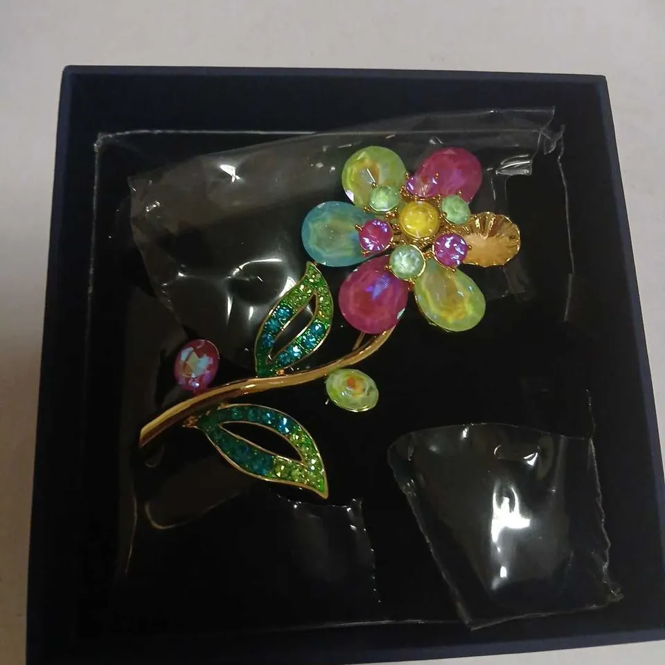 BUTLER & WILSON CRYSTAL FLOWER BROOCH 