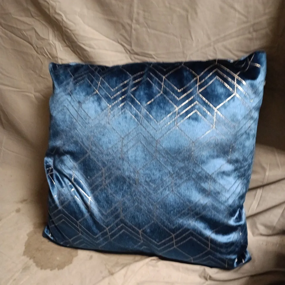 BOX OF APPROXIMATELY 20 ASSORTED HOUSEHOLD ITEMS INCLUDING BLUE VELVET CUSHION , PLAIN GIFT BAGS AND SILICONE SEALANT 