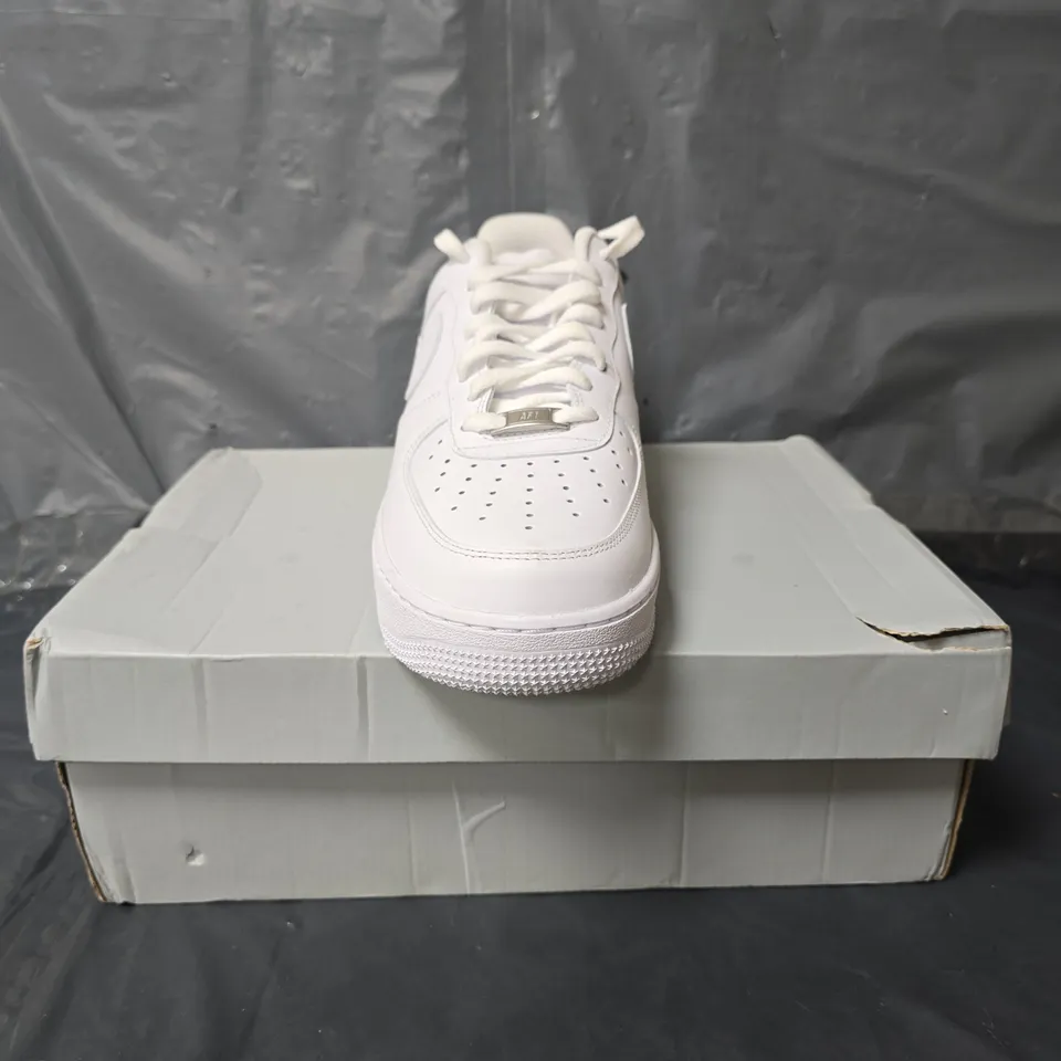 NIKE AIR FORCE 1 LACE UP TRAINERS - WHITE - SIZE 9.5
