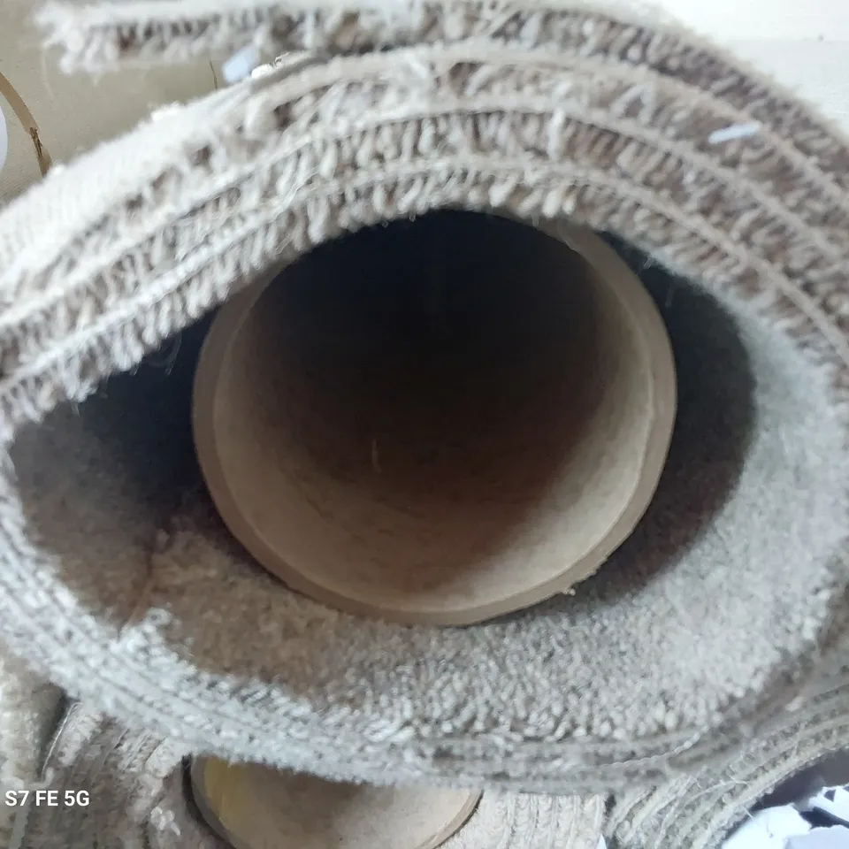 ROLL OF QUALITY DIM HEATHERS CARPET APPROXIMATELY 5M × 2.11M