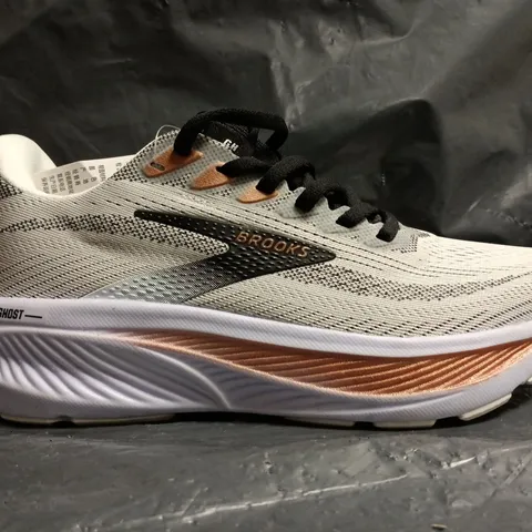 PAIR OF BROOKS GHOST TRAINERS IN LIGHT GREY/MULTI SIZE UK 4.5