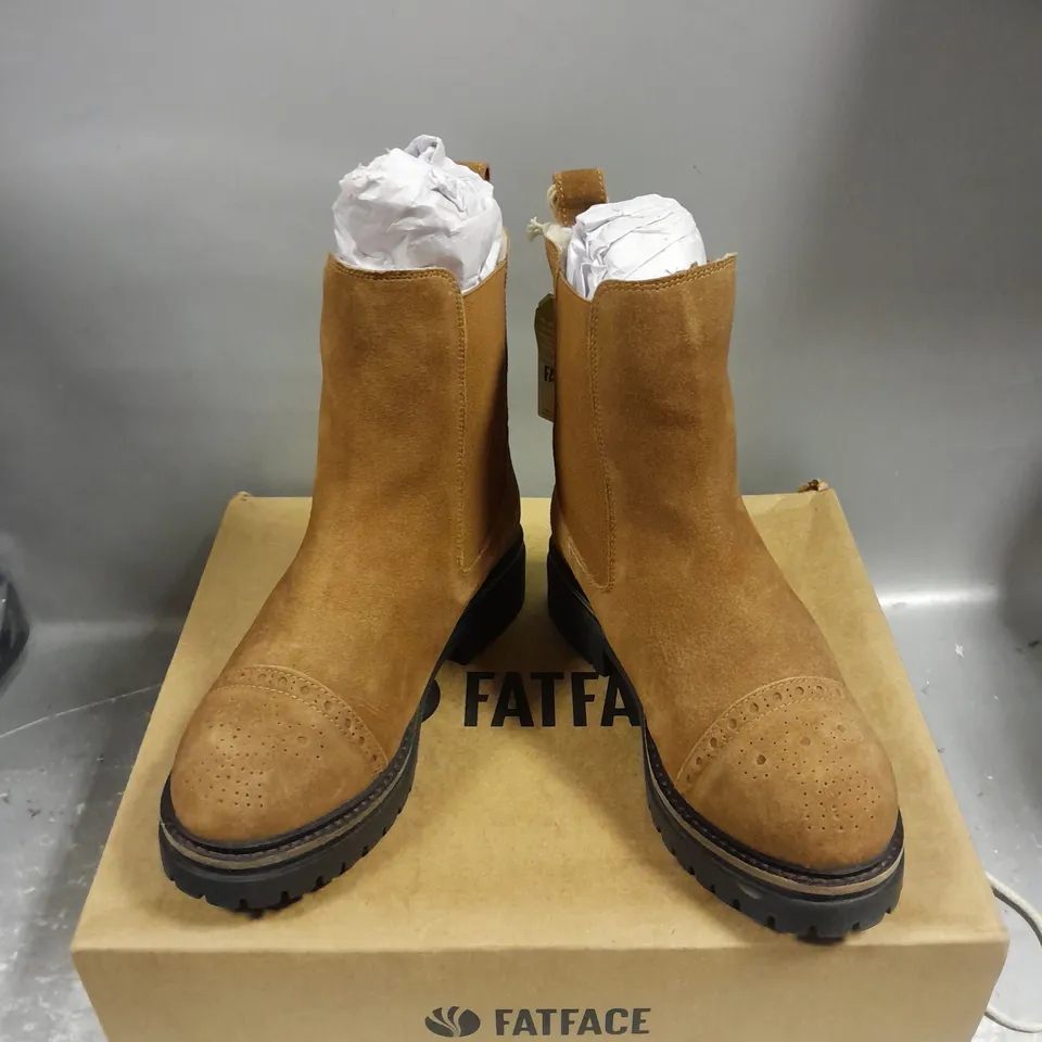 BOXED PAIR OF FATFACE ESSIE CHELSEA BOOT IN TAN SIZE UK 3