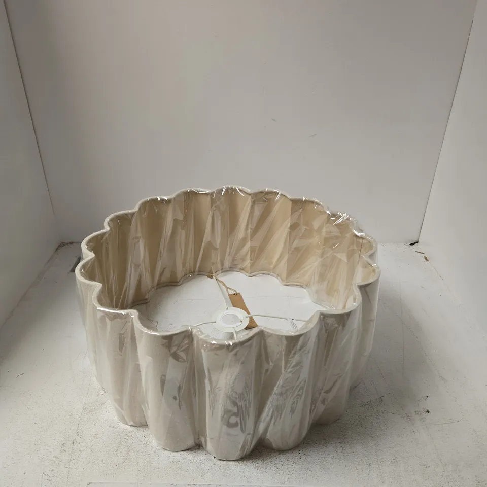 SABRINA SCALLOPED OATMEAL LINEN DRUM LAMPSHADE – 440MM DIAMETER – BOXED