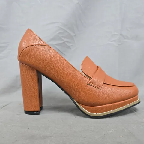 BOXED PAIR OF UNBRANDED BLOCK HEEL SLIP-ON SHOES IN LIGHT CHOCOLATE SIZE EU 41