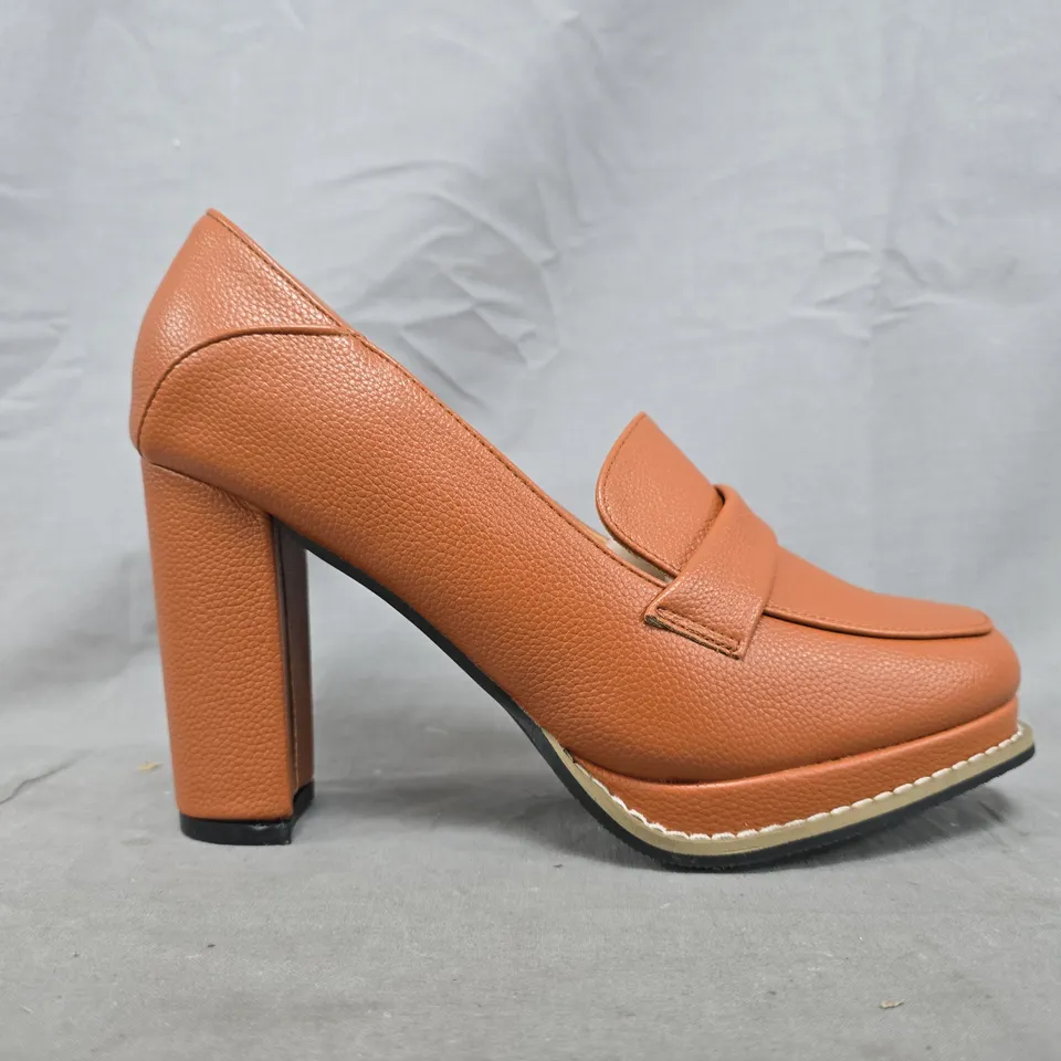 BOXED PAIR OF UNBRANDED BLOCK HEEL SLIP-ON SHOES IN LIGHT CHOCOLATE SIZE EU 41