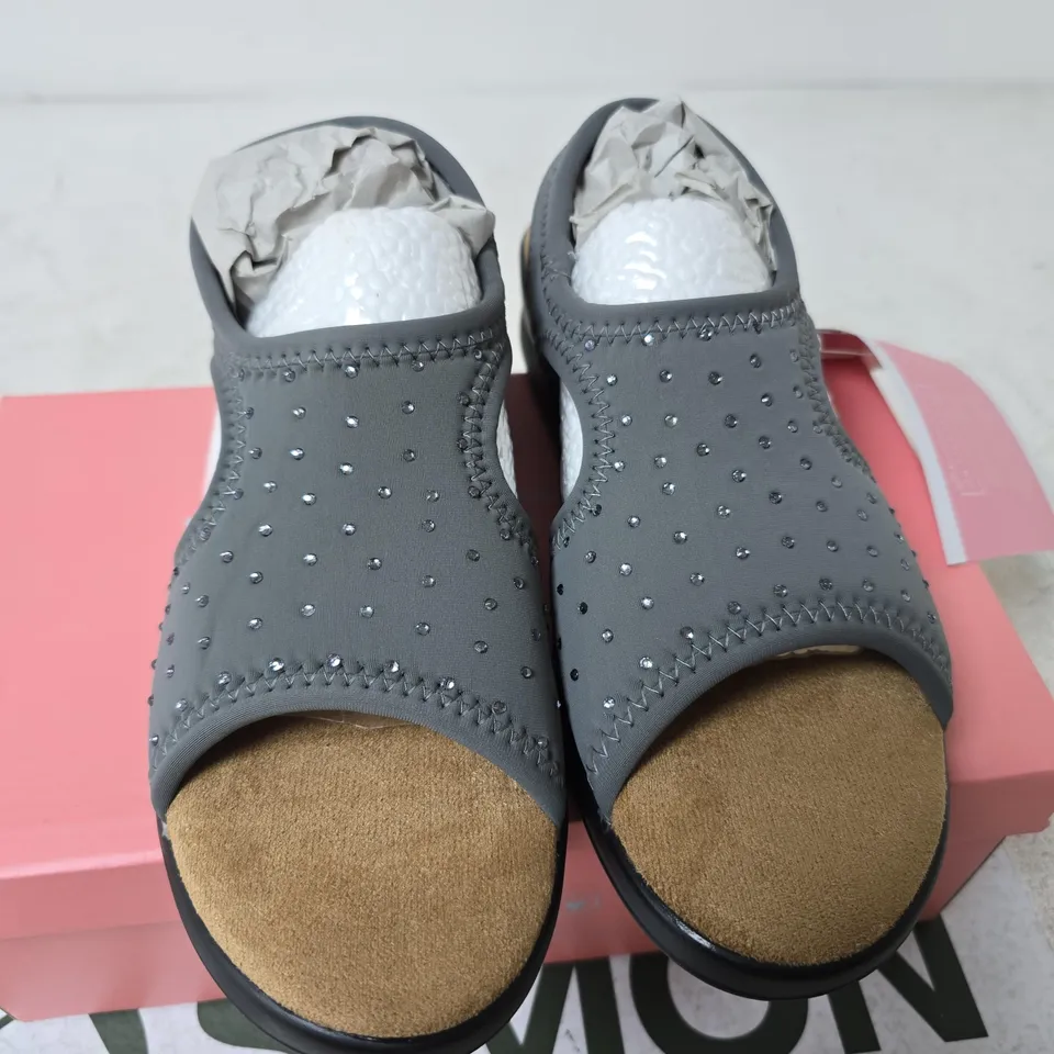 BOXED DR LIGHTFOOT JENNY SHOES, PEWTER - SIZE 4