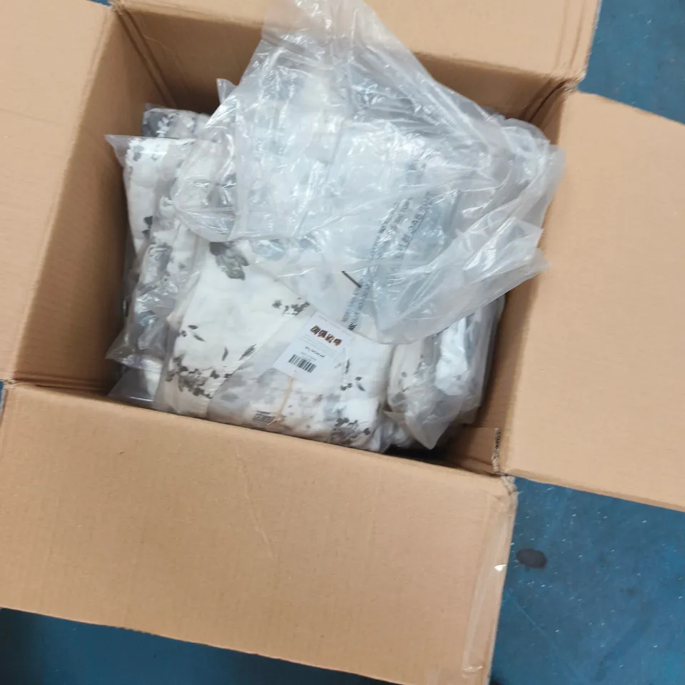 BOX OF APPROXIMATELY 30 ASSORTED CLOTHING ITEMS TO INCLUDE: TAMZY DRESS