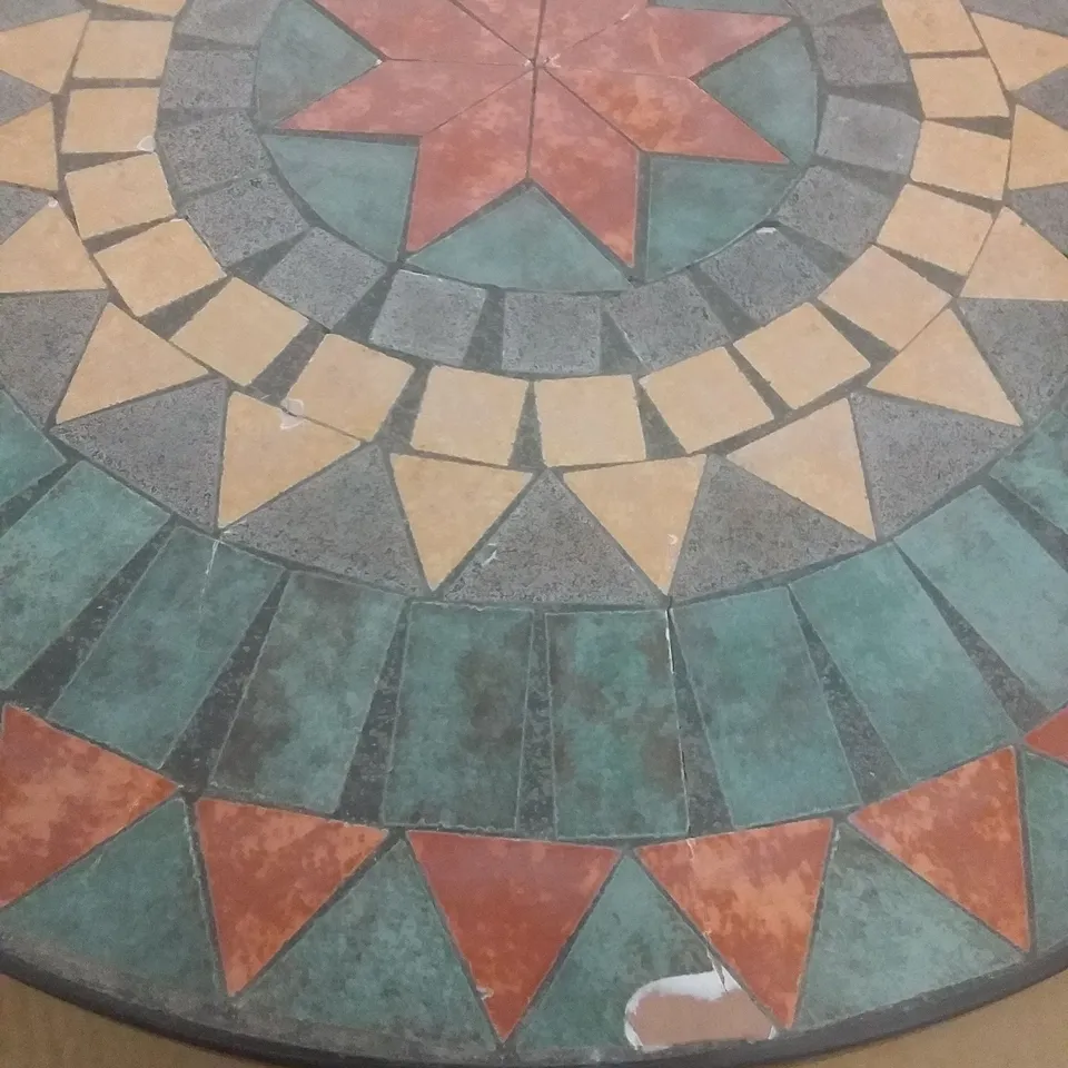 BOXED MOSAIC CIRCULAR TABLE