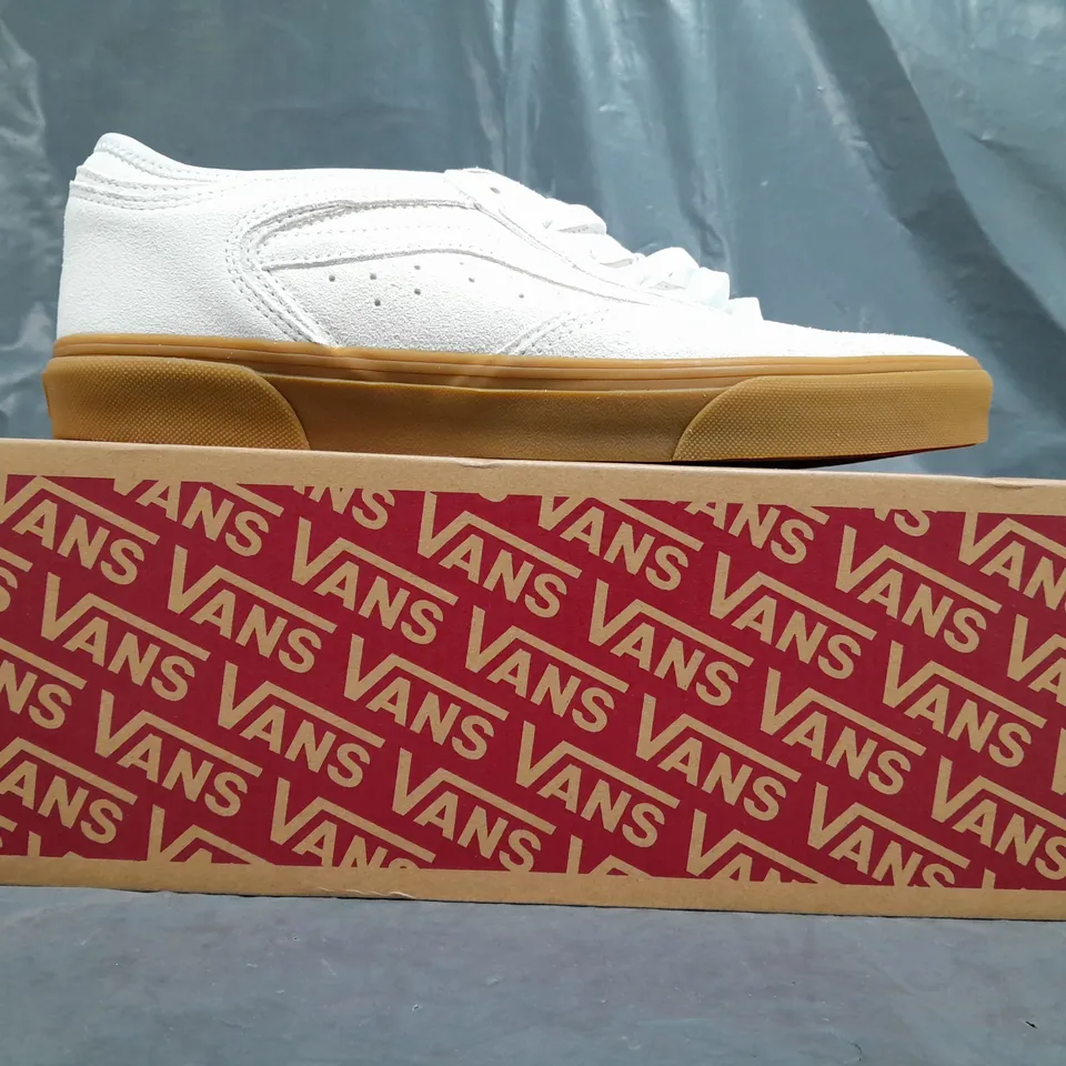 BOXED PAIR OF VANS TRAINERS IN WHITE UK SIZE 9