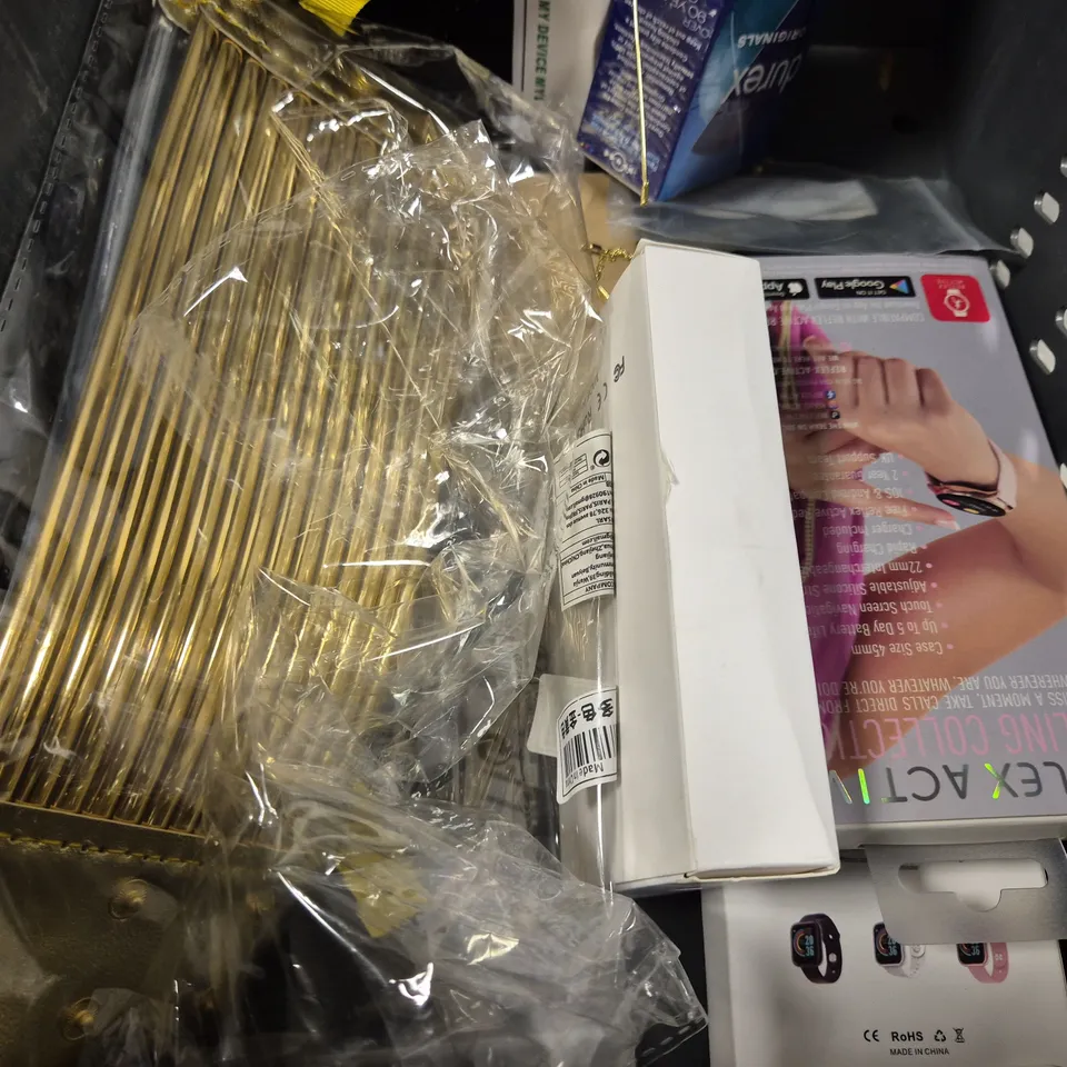 APPROXIMATELY 9 ASSORTED JEWELLERY ITEMS TO INCLUDE - WATCH , NECKLACE , WATCH STRAP 
