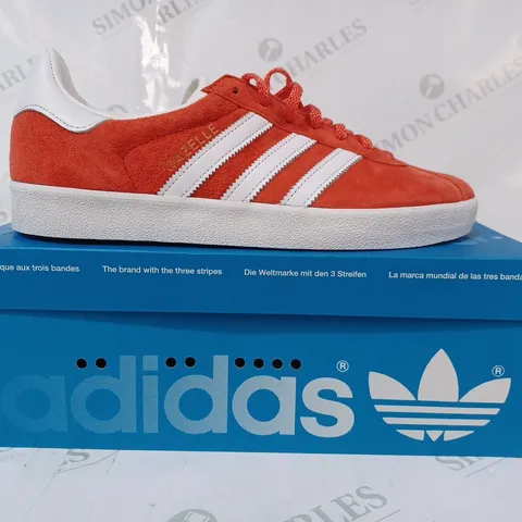 BOXED PAIR OF ADIDAS GAZELLE 85 SHOES IN RED/WHITE UK SIZE 9