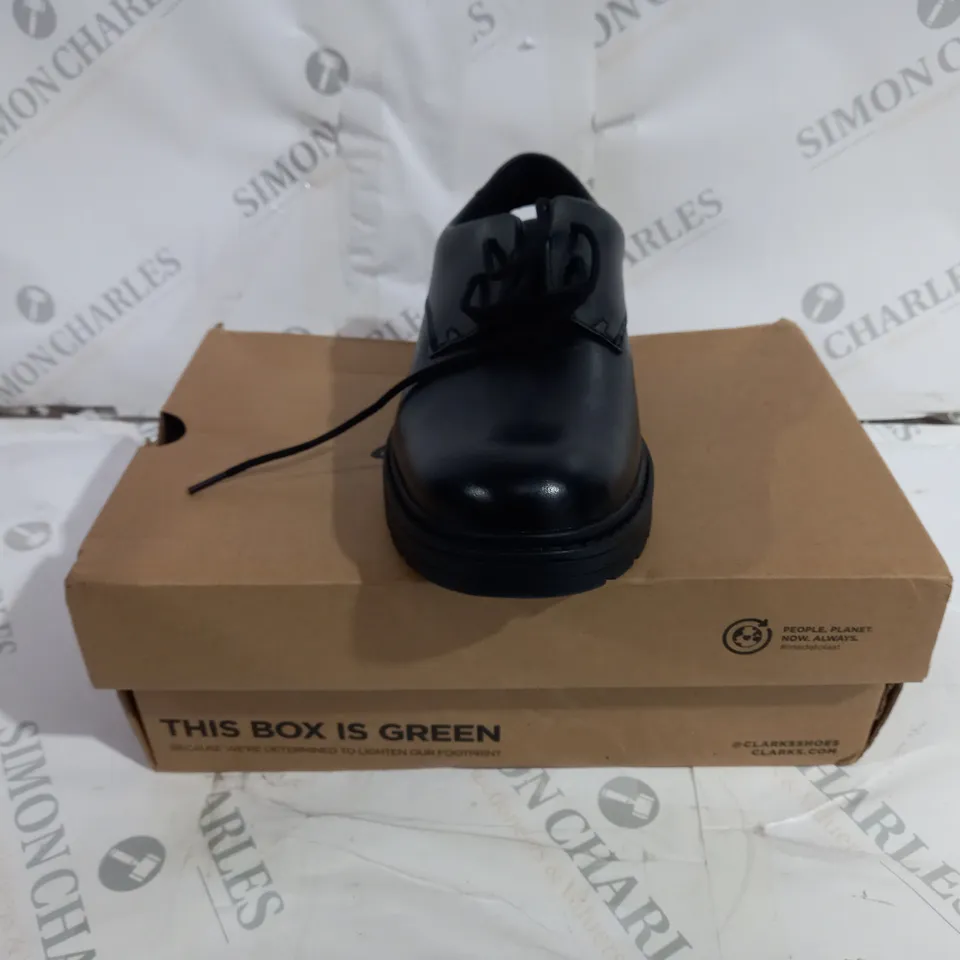 CLARKS BLACK LEATHER SHOES SIZE 5.5